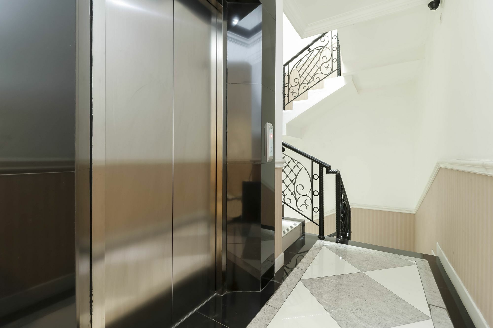 Reddoorz Plus @ Setiabudi Barat Jakarta Kültér fotó