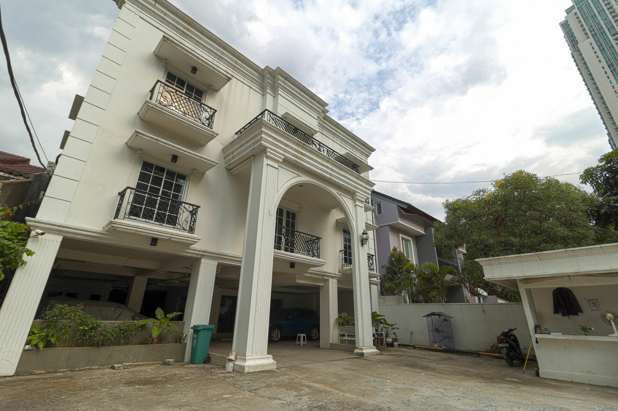 Reddoorz Plus @ Setiabudi Barat Jakarta Kültér fotó