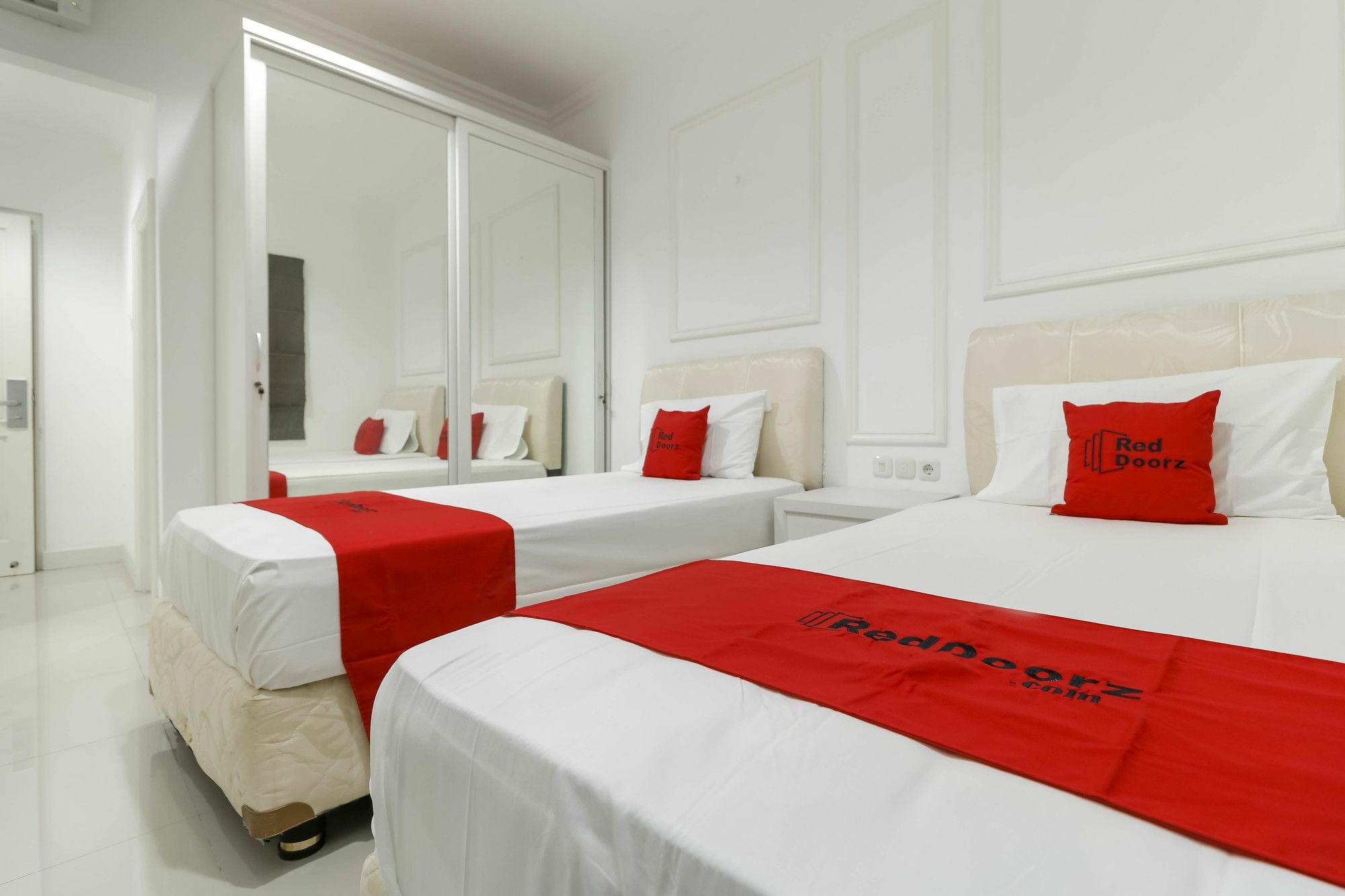 Reddoorz Plus @ Setiabudi Barat Jakarta Kültér fotó