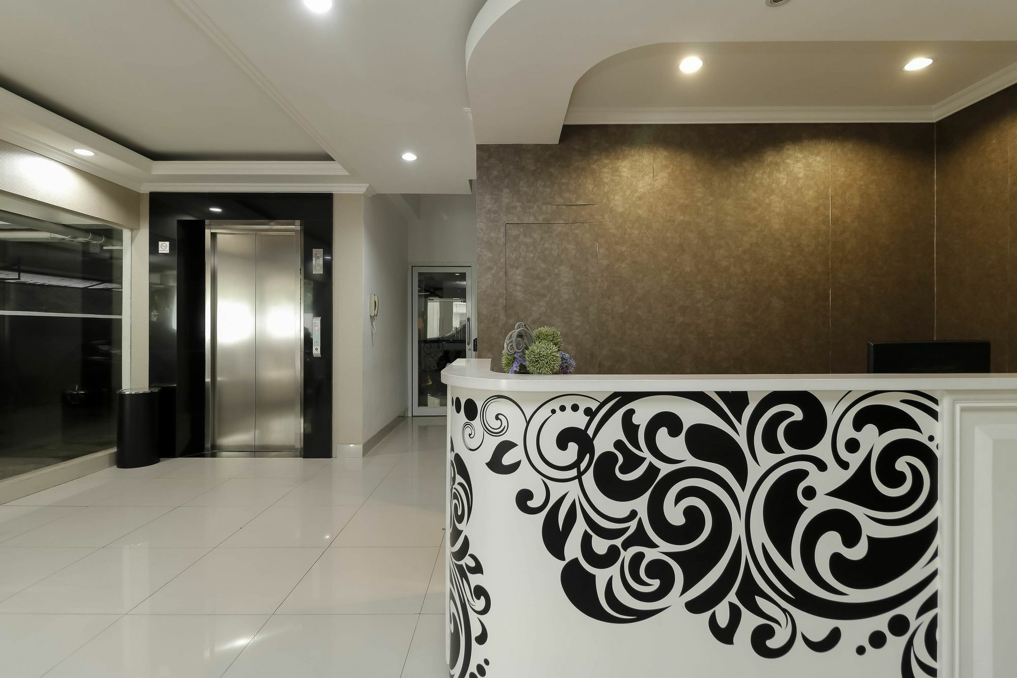 Reddoorz Plus @ Setiabudi Barat Jakarta Kültér fotó