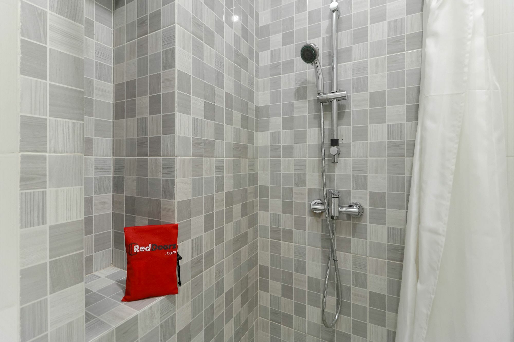 Reddoorz Plus @ Setiabudi Barat Jakarta Kültér fotó