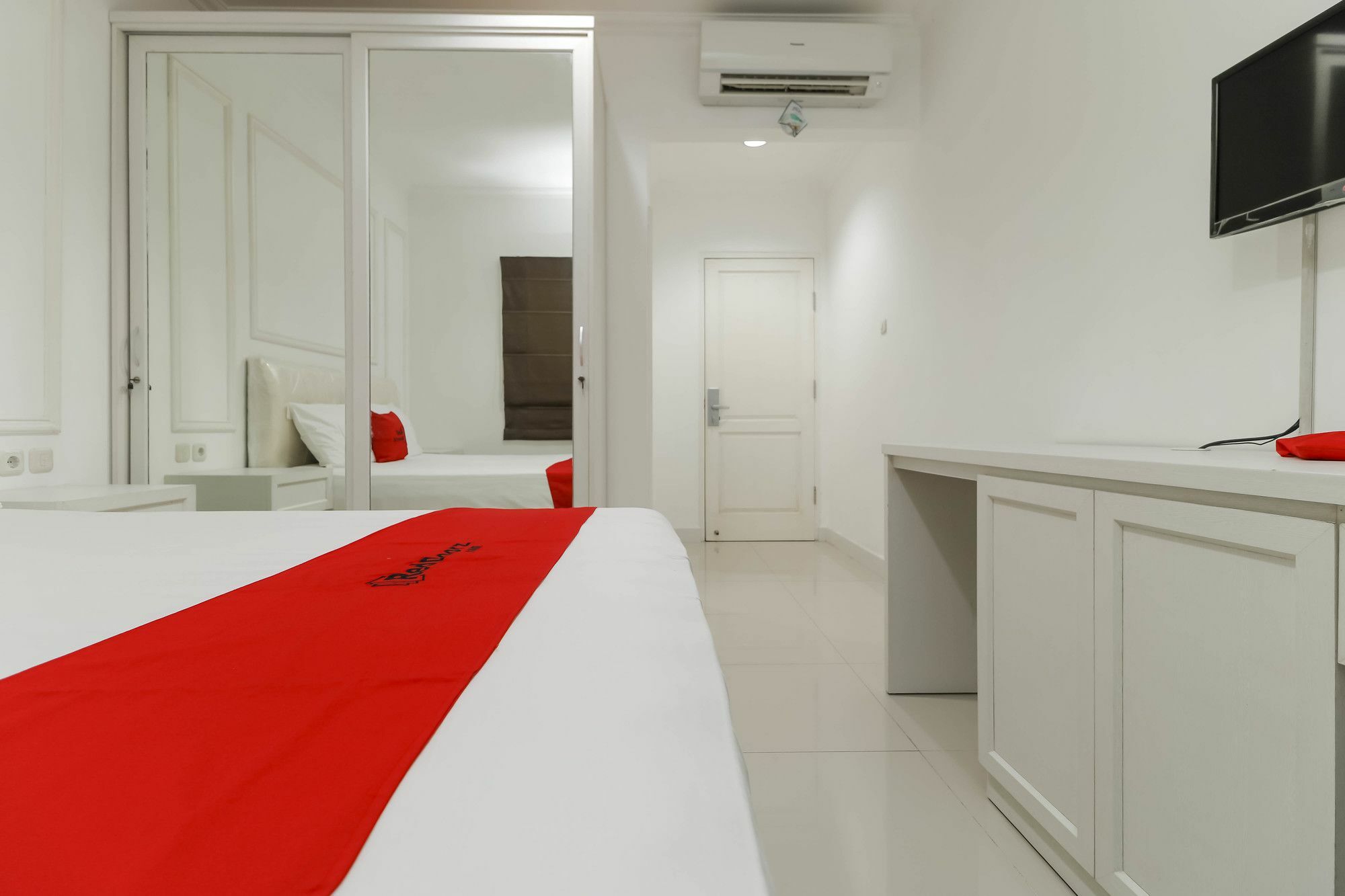 Reddoorz Plus @ Setiabudi Barat Jakarta Kültér fotó