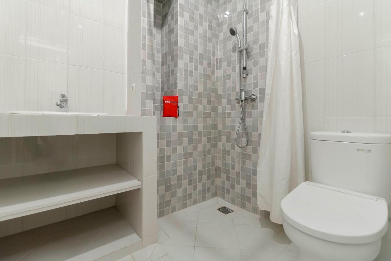 Reddoorz Plus @ Setiabudi Barat Jakarta Szoba fotó
